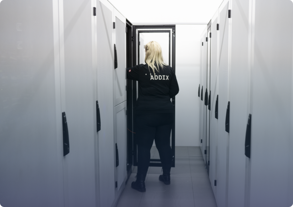 Mitarbeiterin im Rechenzentrum